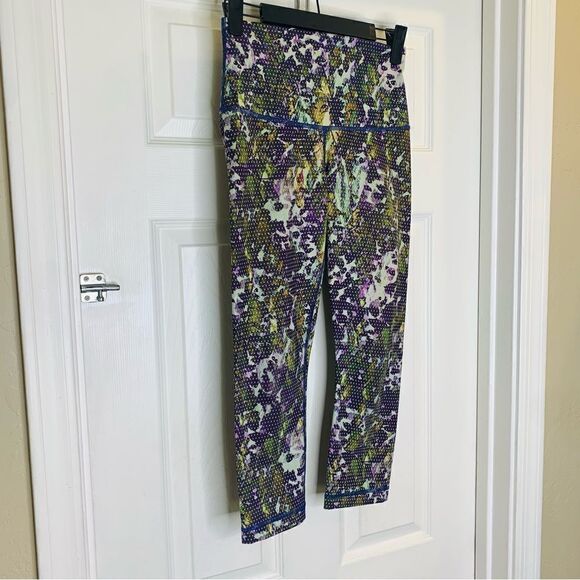 Lululemon Wunder Under Crop II floral sport Size 4 - Picture 4 of 8